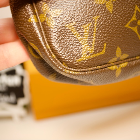 Louis Vuitton Pochette Accessoires - Picture 5 of 15